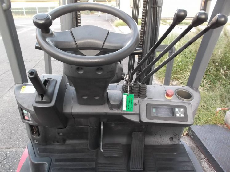 ニチユ NCHIYU 中古フォークリフト forklift バッテリーカウンター3輪タイプ サイドシフト 2012年式
