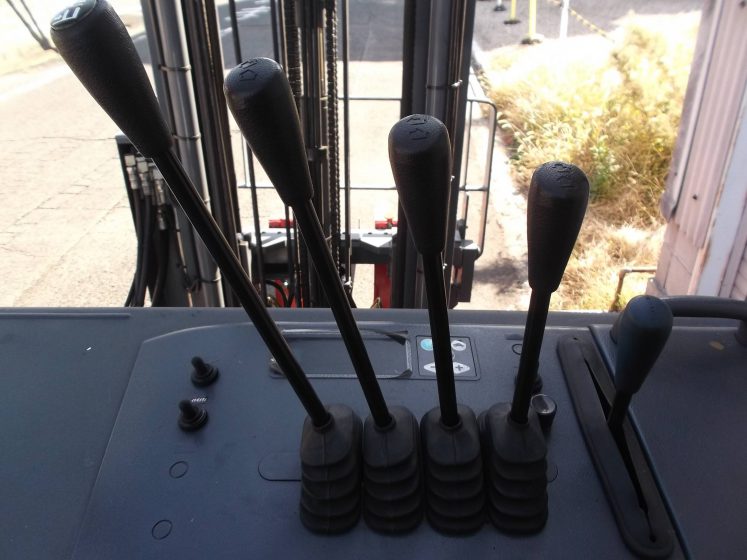 ニチユ NICHIYU 中古フォークリフト forklift バッテリーリーチ 2014年式 3段フルフリーサイドシフト 5.5mマスト