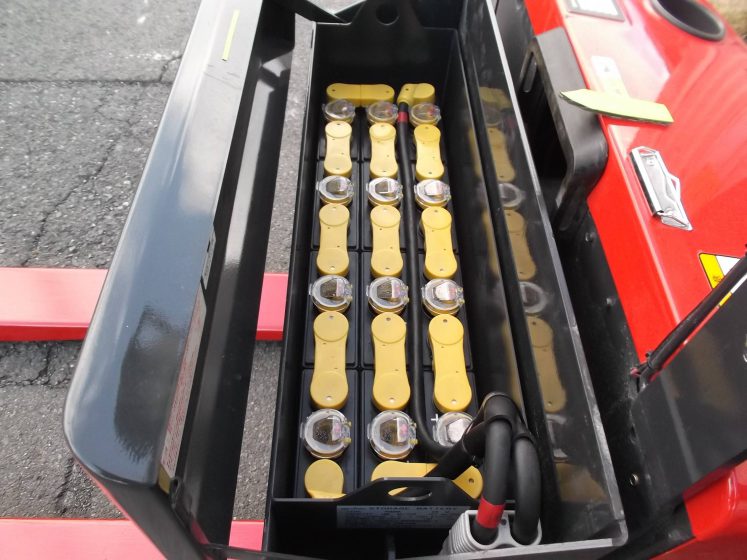 ニチユ NICHIYU 中古フォークリフト ローリフト forklift バッテリー