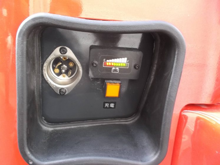 ニチユ NICHIYU 中古フォークリフト ローリフト forklift バッテリー