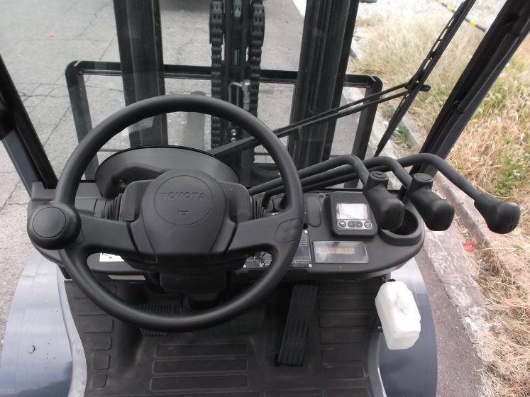 トヨタ Toyota 中古フォークリフト forklift ガソリン 2015年式 サイドシフト 2段フルフリー3Mマスト
