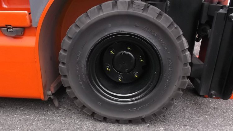 トヨタ TOYOTA 中古フォークリフト forklift バッテリー 2015年式 3Mマスト