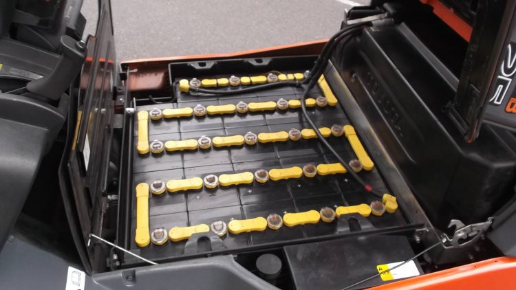 トヨタ TOYOTA 中古フォークリフト forklift バッテリー 2015年式 3Mマスト