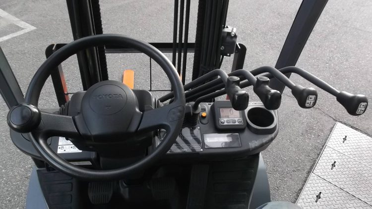 トヨタ TOYOTA 中古フォークリフト forklift ガソリン&LPG併用 2016年式 フォークポジショナー2本レバー式 3mマスト