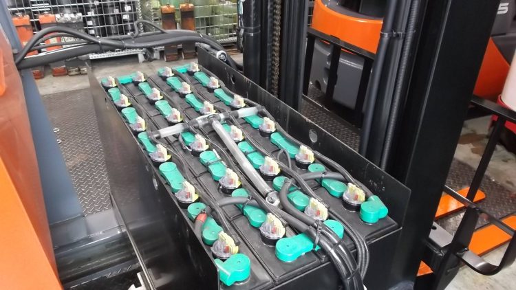 トヨタ Toyota 中古フォークリフト forklift バッテリーリーチ 2016年式 3.3Mマスト