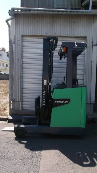 トヨタ Tトヨタ中古フォークリフトバッテリーリーチ3段フルフリー5.5Mマストです!!oyota 中古フォークリフト forklift バッテリーリーチ 2019年式 3段フルフリー5.5Mマスト